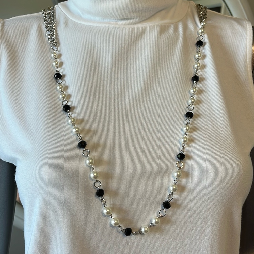 Black/Pearl Silver Necklace